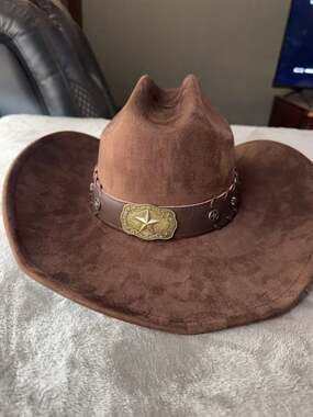 Illuma Men's Brown Suede Cowboy Hat with Star Concho Band